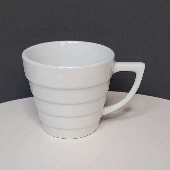 Frank Lloyd Wright White Ceramic Mug - Picture 1 of 10